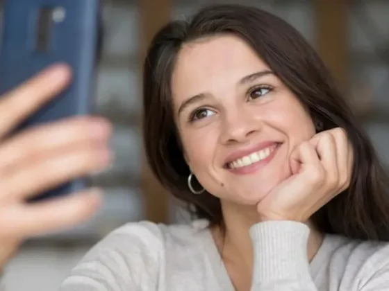 Qué significa cambiar la foto de perfil de WhatsApp, según la psicología