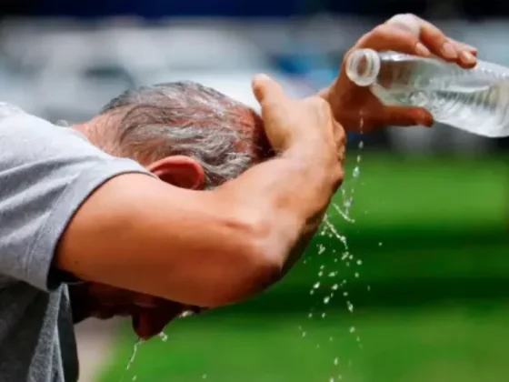 Las altas temperaturas suponen riesgo de deshidratación y golpe de calor