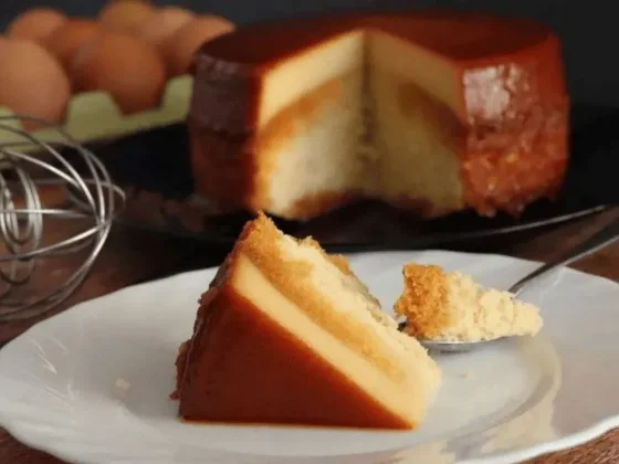 "Bizcoflan": receta ingeniosa que combina dos postres en uno y se prepara en pocos minutos