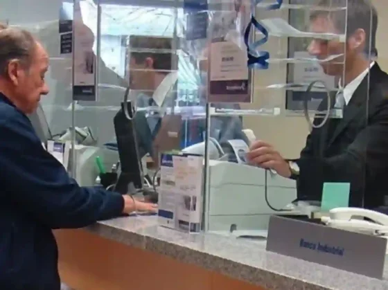 Con aumento, el sorprendente salario inicial para bancarios en diciembre
