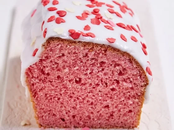 El budín de frutilla húmedo, cómo hacer la receta fácil y sabrosa en minutos