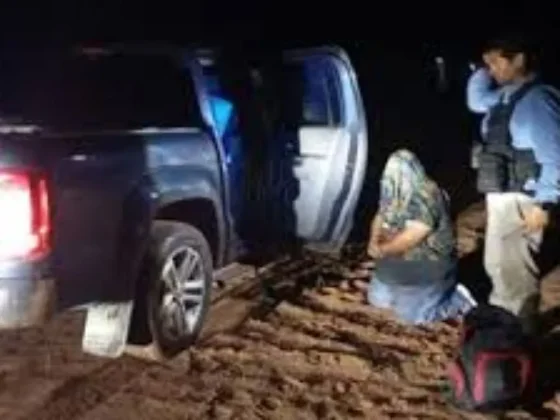 Intentaron escapar con 1000 kilos de coca y atropellaron a policías