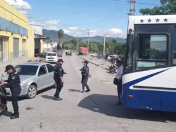 Grave accidente en avenida Chile: un motociclista resultó herido