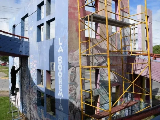 Comenzaron las tareas de muralismo en la pasarela de Villa Palacios