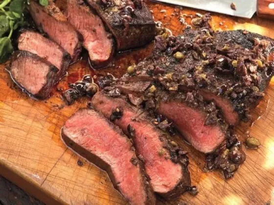 Asado: el corte de carne para hacer "flat iron steak" a la parrilla, tierno y jugoso