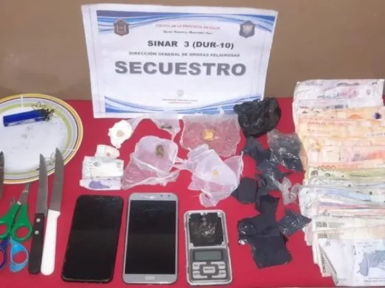 Detienen a dos personas y le secuestran estupefacientes