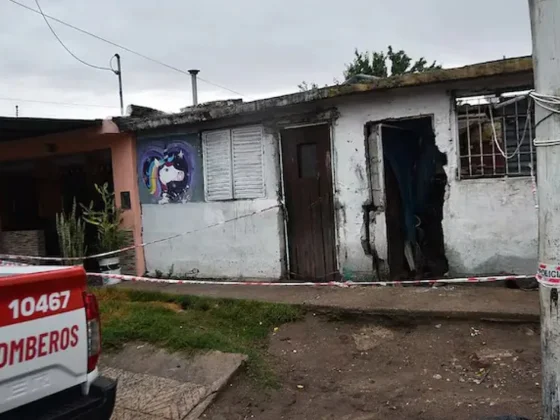 La tormenta destrozó una casa y murió un chico de 13 años: “Estaba tapado por escombros”