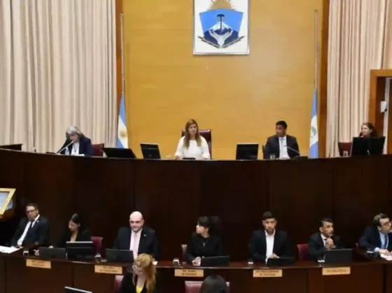 La Legislatura de Neuquén separó de su cargo a la vicegobernadora en medio de un escándalo de corrupción