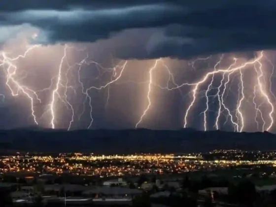 DE NUEVO: Alerta por tormentas con intensa actividad eléctrica y fuertes vientos