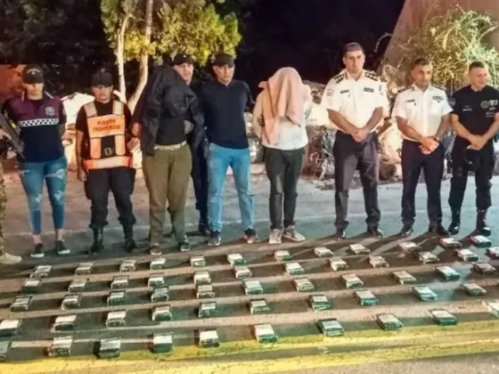 Secuestraron más de 60 kilos de cocaína que estaban ocultos en el doble fondo de una camioneta