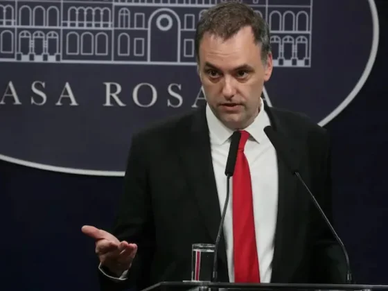 El Gobierno anunció que los hospitales públicos y las universidades podrán cobrarles a los extranjeros