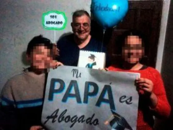 Un vendedor ambulante salteño se recibió de abogado a los 51 años