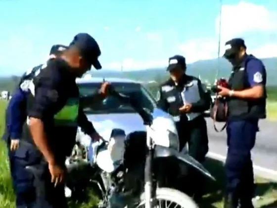 Tremendo siniestro vial en la Circunvalación Oeste entre un auto y una moto