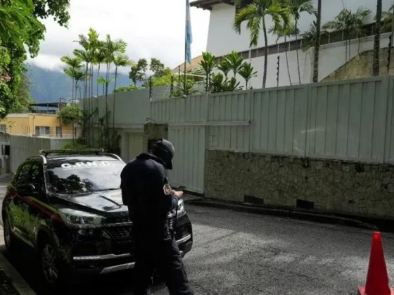 Caracas: La OEA denuncia que francotiradores amenazan la embajada argentina