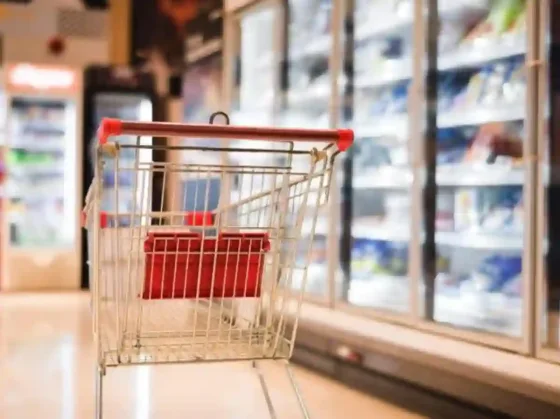 El consumo masivo desaceleró su caída