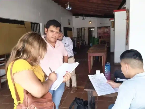 Emilio Gutiérrez empezó a dialogar con los puesteros tras ser designado interventor. El Tribuno
