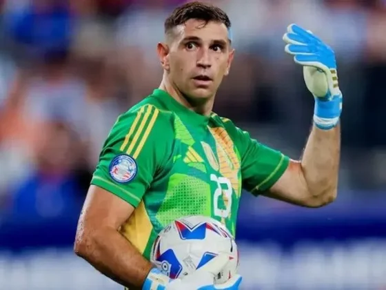 The Best: Dibu Martínez volvió a ser elegido como el mejor arquero del mundo