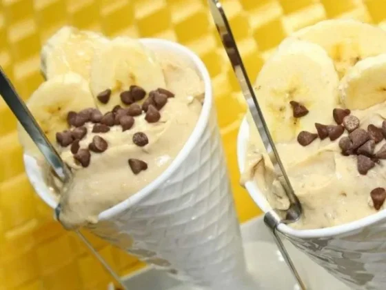 Helado de banana con chispas de chocolate, casero, sin máquina y muy fácil