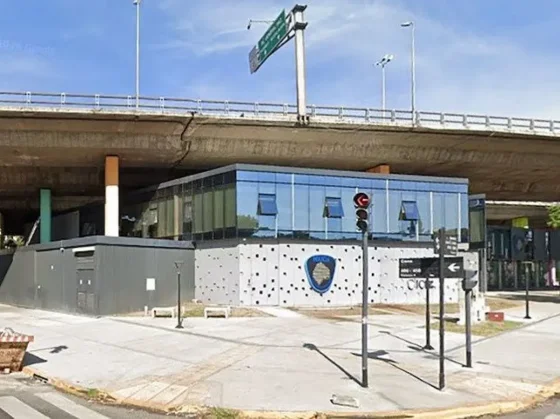 Quiénes son los prófugos que escaparon de la alcaidía de la Policía de la Ciudad por un hueco en la pared