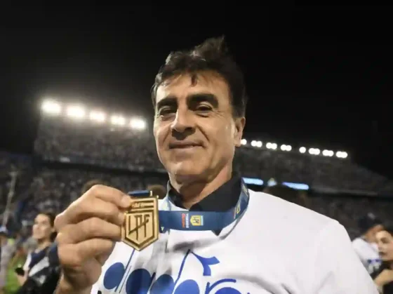 Impacto en el campeón Vélez: Gustavo Quinteros no seguirá como DT