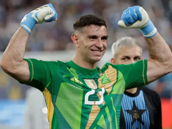 Dibu Martínez es elegido en el equipo ideal del 2024 por la IFFHS