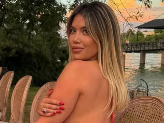 Wanda Nara se fotografió desde la cama al borde de la censura y un detalle llamó la atención