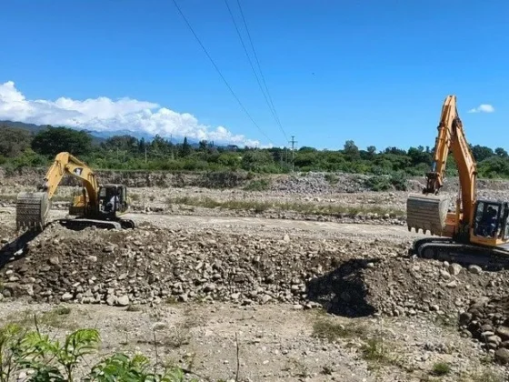 Se iniciaron los trabajos de encauzamiento en el río Vaqueros