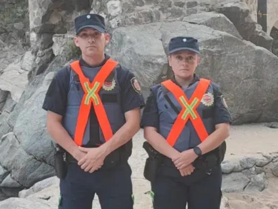 Dos policías rescataron a una nena de 6 años de un río en Córdoba: “Fue un momento de tensión”