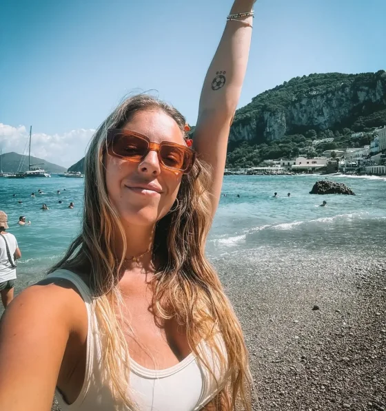 Nati Jota posó con una microbikini que promete dominar la temporada de verano 2025