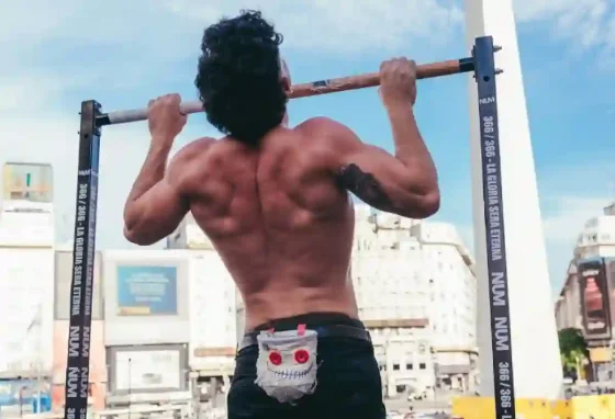Un influencer rompió un record en el obelisto en medio de una multitud. "Los sueños se cumplen"