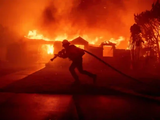 Incendio en California: 30 mil personas fueron evacuadas y hay más de 10 mil casas amenazadas por el fuego