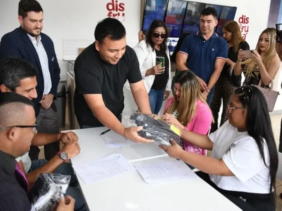Jóvenes con síndrome de Down iniciaron pasantías en una heladería