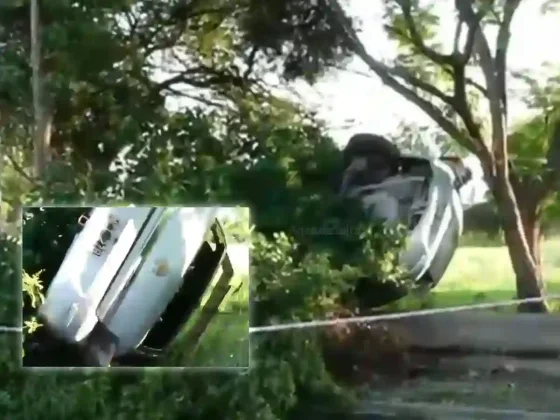 Barrio Santa Cecilia: un auto chocó contra un árbol y volcó frente al CIC