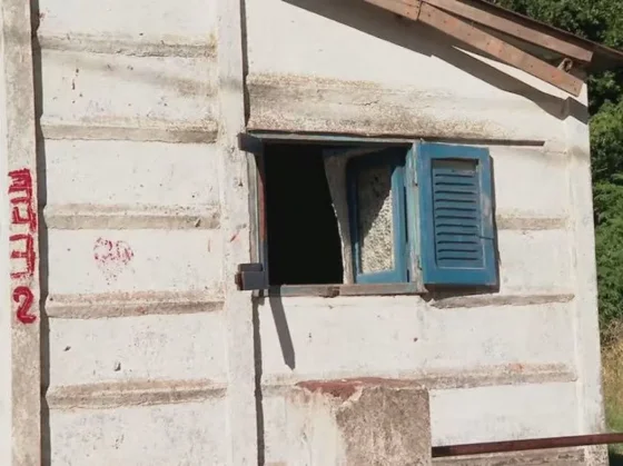 Los vecinos atacaron la casa de la madre y el padrastro de la nena de 13 años que fue violada