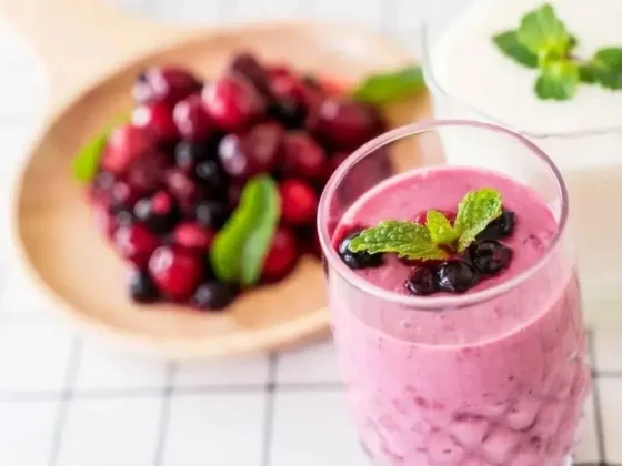 Receta refrescante: cómo preparar un delicioso batido de frutas congeladas para enfrentar el calor