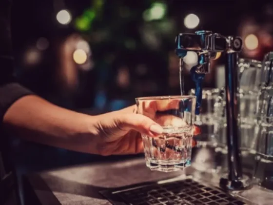 Mar del Plata: Bartender cobraba tragos con su posnet personal en un boliche