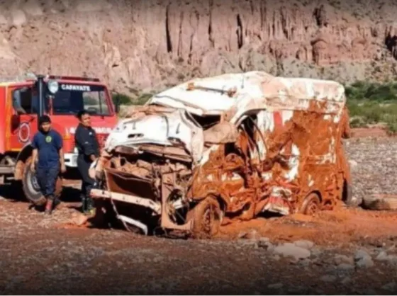RN 68: Ambulancia que venía de Cafayate fue sorprendida por un alud