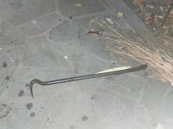 La barreta con la que el ladrón habría intentado golpear al jubilado