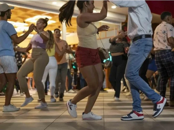 El municipio invita mañana a “Punto Bachata” en la Plazoleta IV Siglos