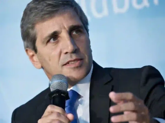 Caputo negó que Argentina negocie una devaluación como parte del acuerdo con el FMI