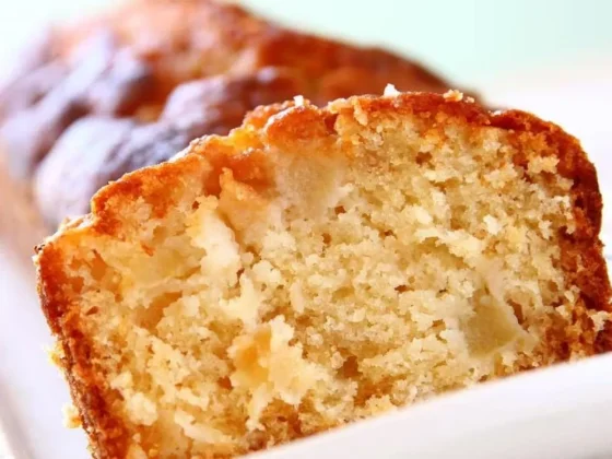 Cómo hornear un Budín de avena y manzana: la receta sin harina, en 25 minutos y riquísima para el mate