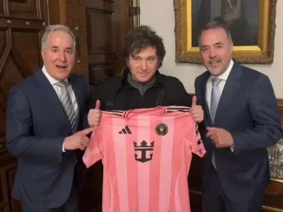 Lionel Messi dedicó una camiseta del Inter Miami a Javier Milei con un mensaje especial