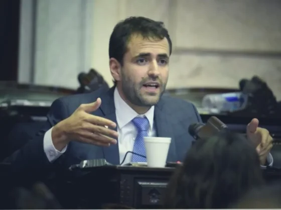Fuertemente repudiado en diputados: Emiliano Estrada es criticado por campañas negativas anónimas