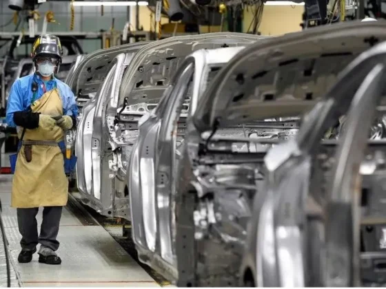 El sector industrial cayó un 9,4% en 2024, con una ligera recuperación en diciembre