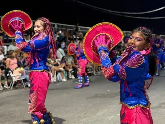Los Corsos de la Ciudad siguen deslumbrando con toda la alegría y el color