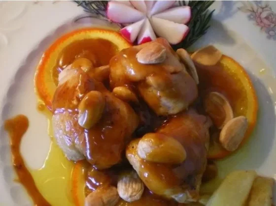 Pollo salteado mediterráneo con naranja y almendras