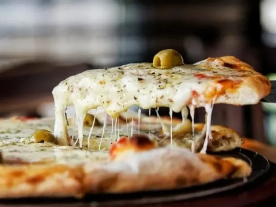Cómo hacer masa de pizza estilo italiana en 6 pasos