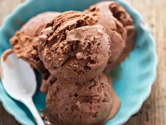 Cómo hacer helado de chocolate casero con dos ingredientes y sin azúcar