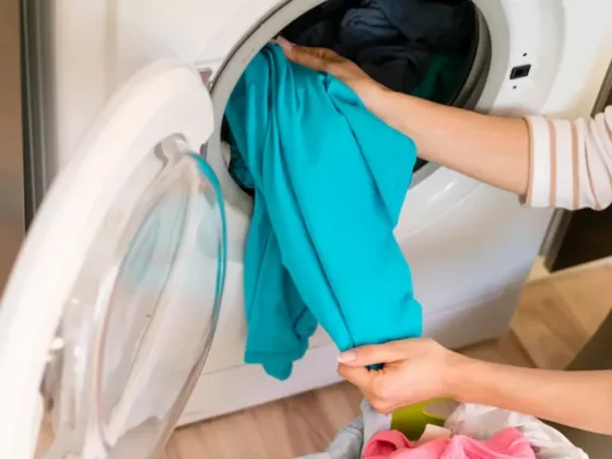 Adiós a las pelusas: el truco para limpiar el lavarropas de manera económica y que no deja residuos en tu ropa