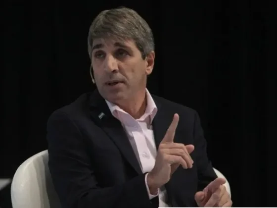 Luis Caputo anunció que enero cerró con superávit